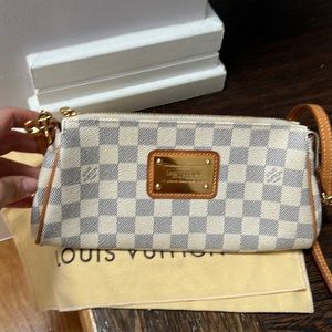 Louis Vuitton clutch!!!